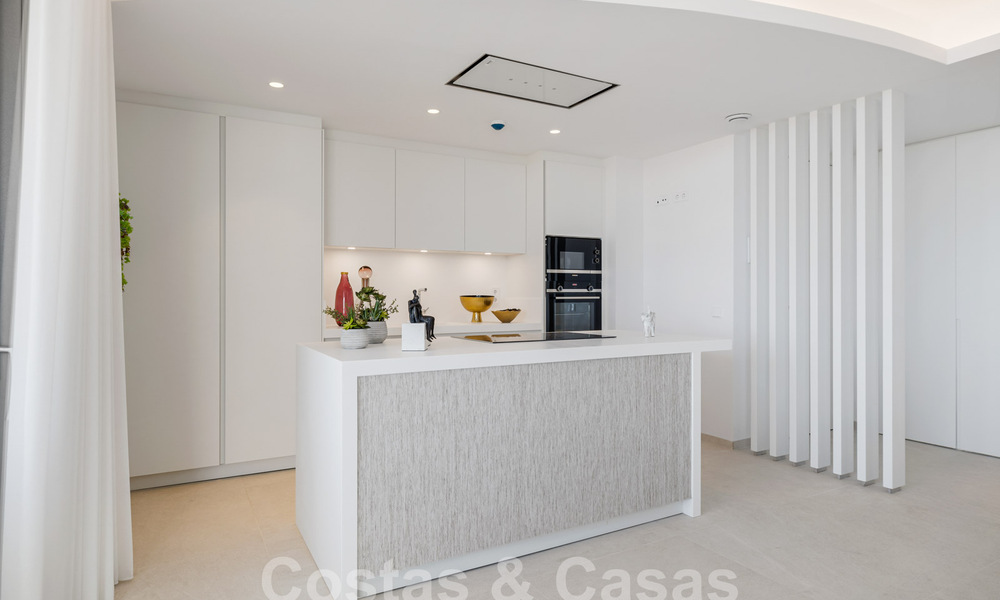 Gesofisticeerd nieuwbouwappartement te koop met fenomenaal uitzicht op zee, golf en berglandschap in Marbella - Benahavis 58343