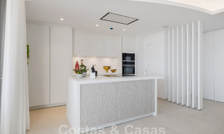 Gesofisticeerd nieuwbouwappartement te koop met fenomenaal uitzicht op zee, golf en berglandschap in Marbella - Benahavis 58343 