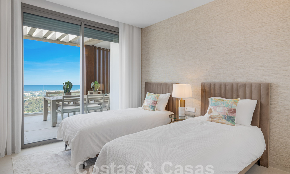 Gesofisticeerd nieuwbouwappartement te koop met fenomenaal uitzicht op zee, golf en berglandschap in Marbella - Benahavis 58361