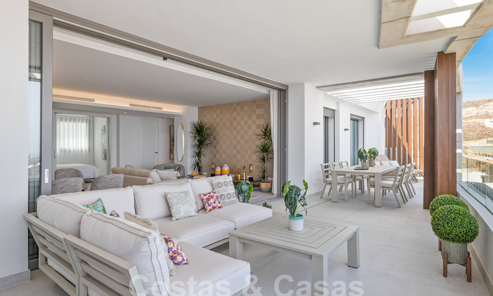 Gesofisticeerd nieuwbouwappartement te koop met fenomenaal uitzicht op zee, golf en berglandschap in Marbella - Benahavis 58364