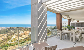 Gesofisticeerd nieuwbouwappartement te koop met fenomenaal uitzicht op zee, golf en berglandschap in Marbella - Benahavis 58369 