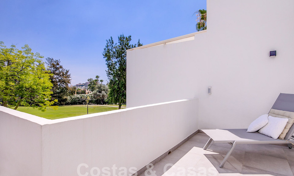 Ruim rijhuis te koop met 360° uitzicht, grenzend aan de golfbaan in La Quinta golfresort, Marbella - Benahavis 57973