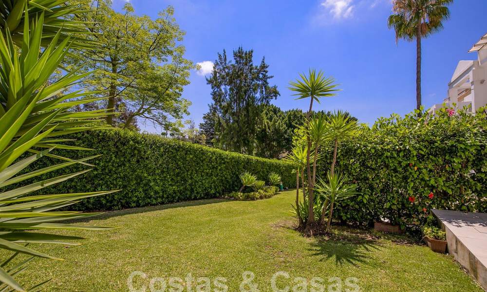 Ruim rijhuis te koop met 360° uitzicht, grenzend aan de golfbaan in La Quinta golfresort, Marbella - Benahavis 57976