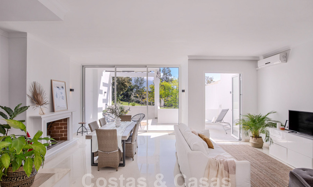 Ruim rijhuis te koop met 360° uitzicht, grenzend aan de golfbaan in La Quinta golfresort, Marbella - Benahavis 57984