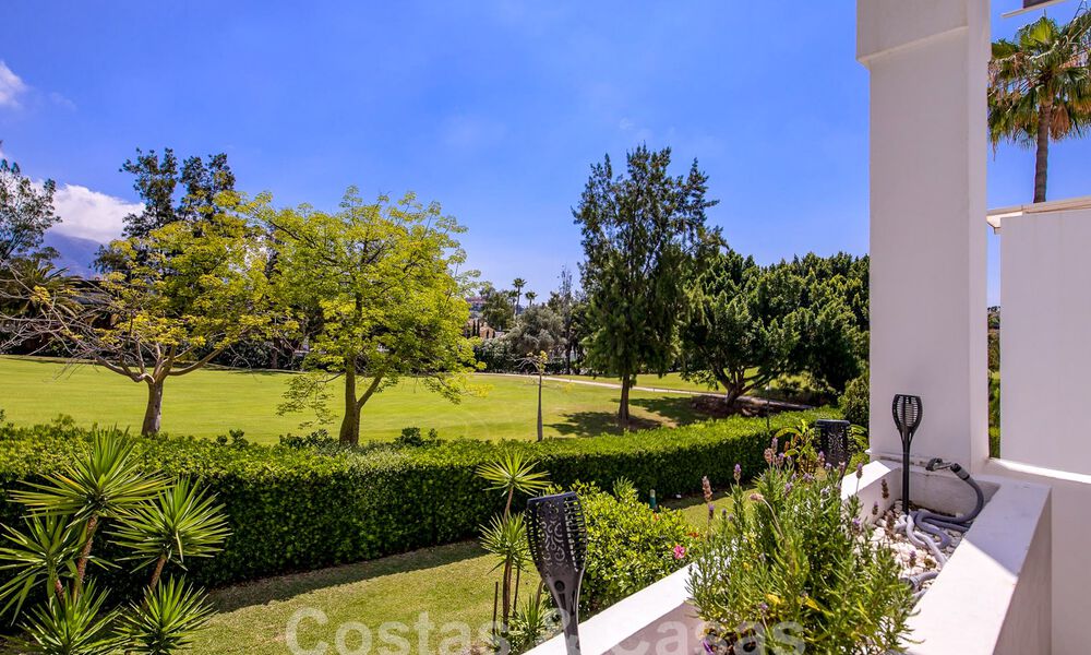 Ruim rijhuis te koop met 360° uitzicht, grenzend aan de golfbaan in La Quinta golfresort, Marbella - Benahavis 57989