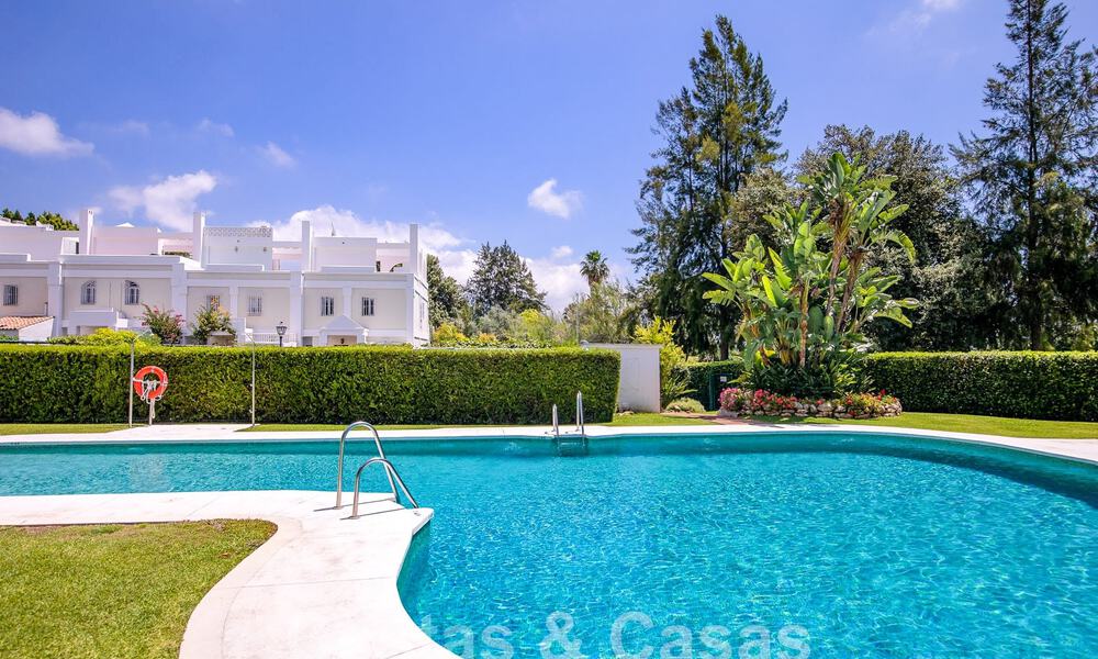 Ruim rijhuis te koop met 360° uitzicht, grenzend aan de golfbaan in La Quinta golfresort, Marbella - Benahavis 58002