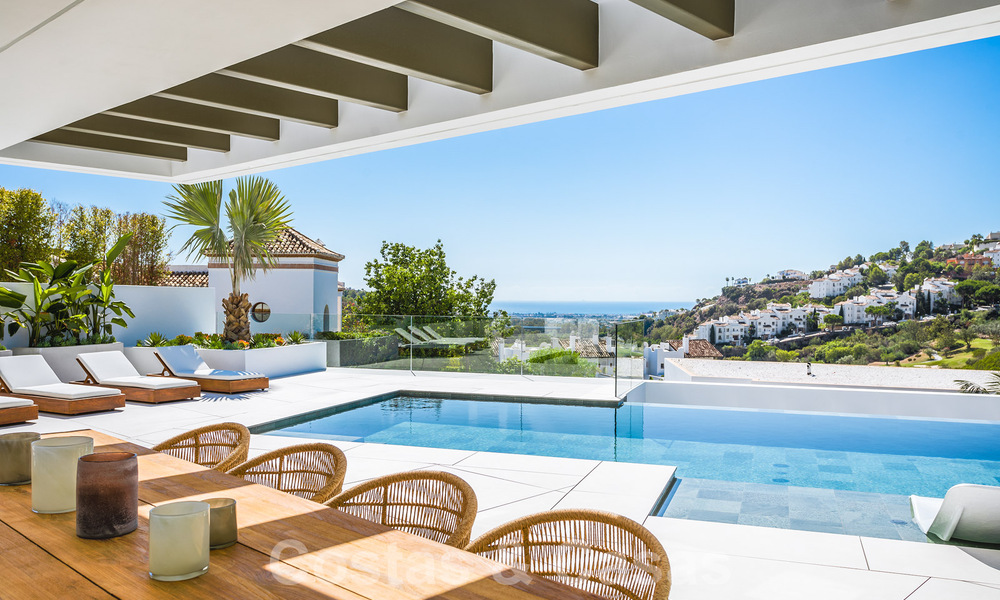 Luxueuze designervilla te koop in exclusief, gated frontlinie-golfcomplex met panoramisch uitzicht in La Quinta, Marbella - Benahavis 59069