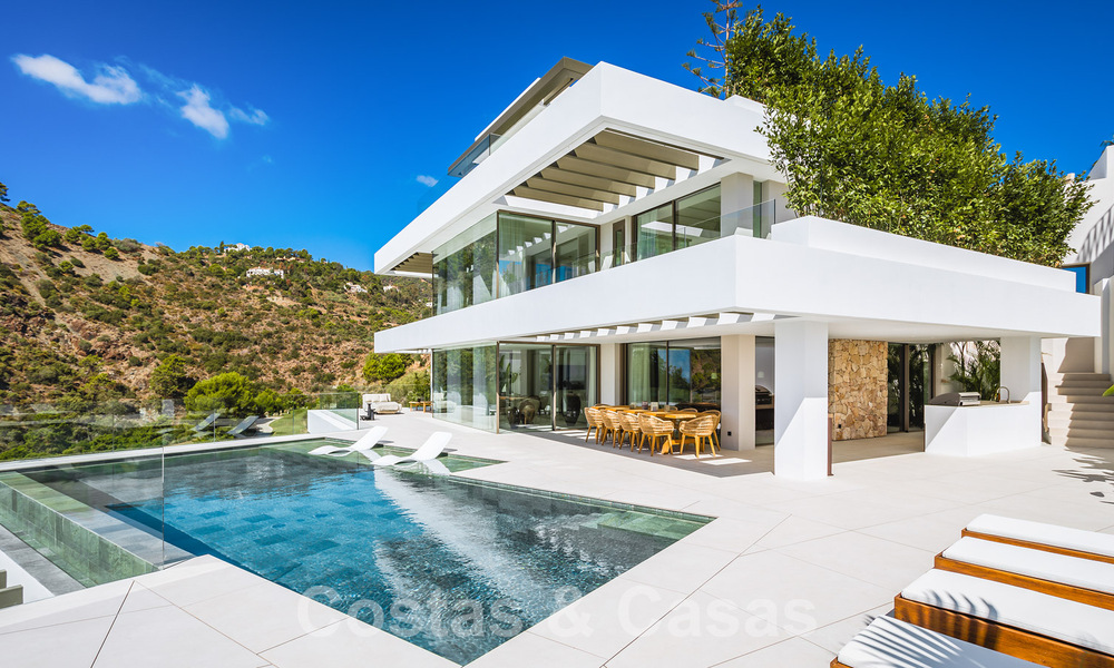 Luxueuze designervilla te koop in exclusief, gated frontlinie-golfcomplex met panoramisch uitzicht in La Quinta, Marbella - Benahavis 59070