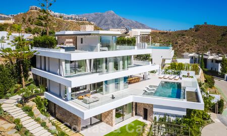 Luxueuze designervilla te koop in exclusief, gated frontlinie-golfcomplex met panoramisch uitzicht in La Quinta, Marbella - Benahavis 59074