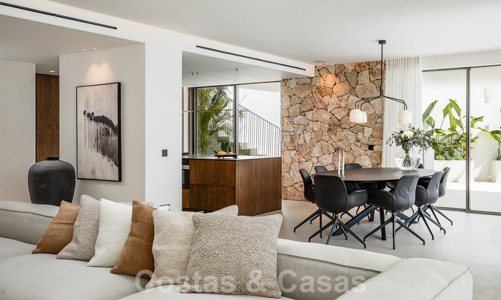 Luxueuze designervilla te koop in exclusief, gated frontlinie-golfcomplex met panoramisch uitzicht in La Quinta, Marbella - Benahavis 59086