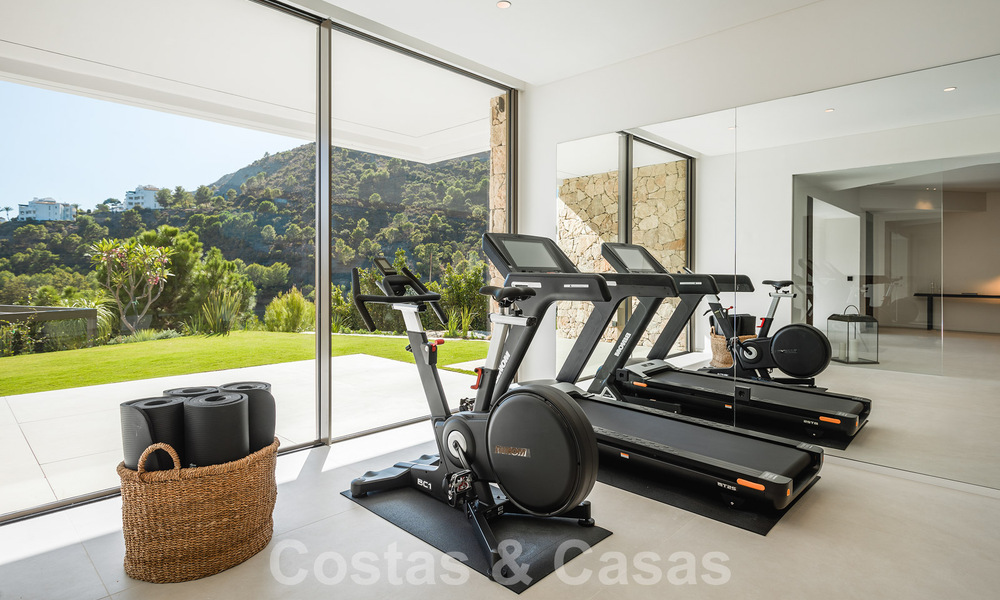 Luxueuze designervilla te koop in exclusief, gated frontlinie-golfcomplex met panoramisch uitzicht in La Quinta, Marbella - Benahavis 59094