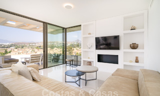 Modern design penthouse met ruime terrassen te koop op de New Golden Mile tussen Marbella en Estepona 58789 