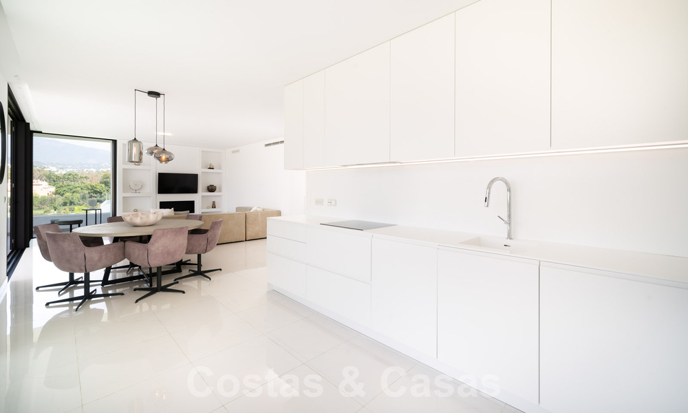 Modern design penthouse met ruime terrassen te koop op de New Golden Mile tussen Marbella en Estepona 58790
