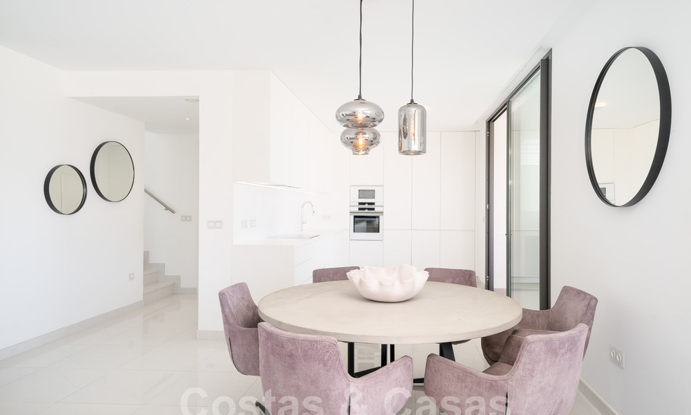 Modern design penthouse met ruime terrassen te koop op de New Golden Mile tussen Marbella en Estepona 58791