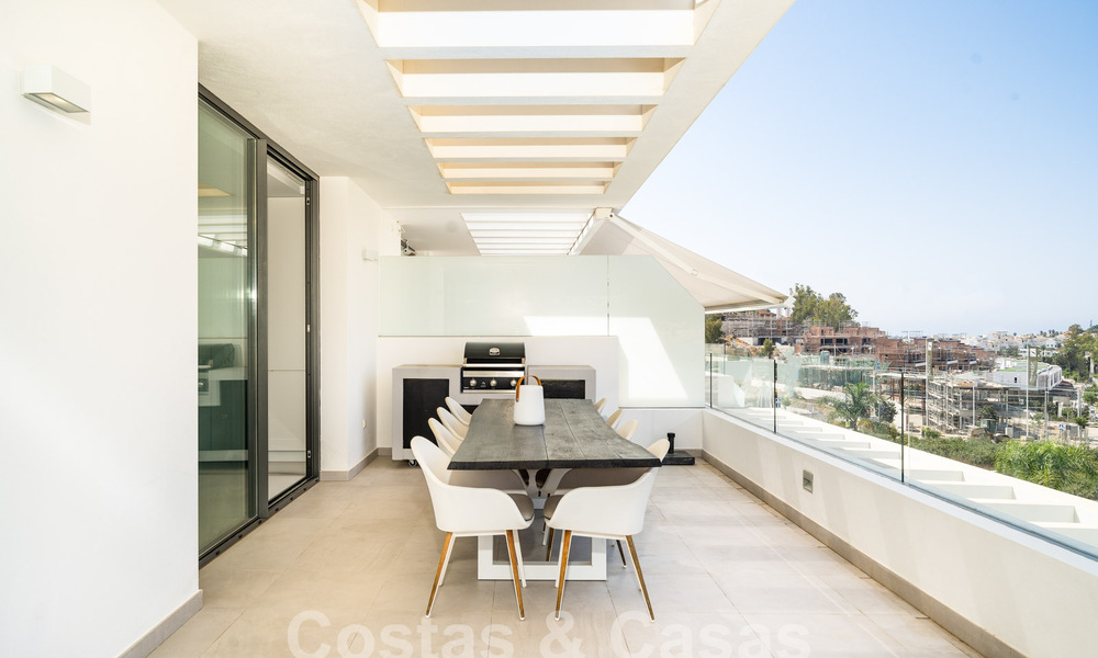 Modern design penthouse met ruime terrassen te koop op de New Golden Mile tussen Marbella en Estepona 58793
