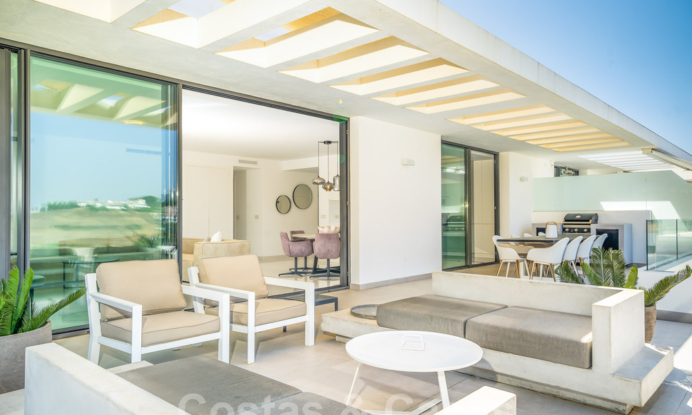 Modern design penthouse met ruime terrassen te koop op de New Golden Mile tussen Marbella en Estepona 58794