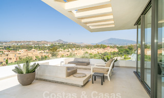Modern design penthouse met ruime terrassen te koop op de New Golden Mile tussen Marbella en Estepona 58796 