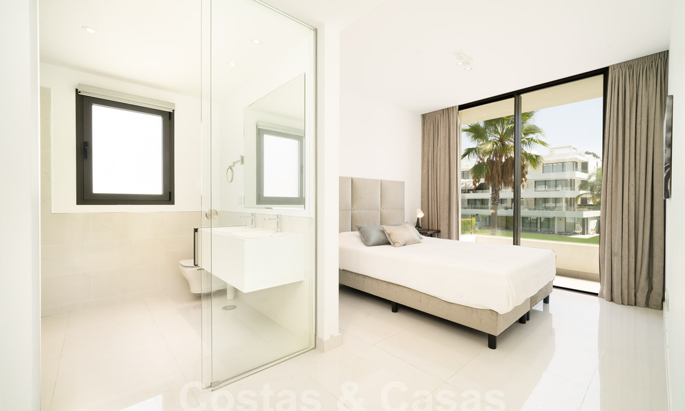 Modern design penthouse met ruime terrassen te koop op de New Golden Mile tussen Marbella en Estepona 58799