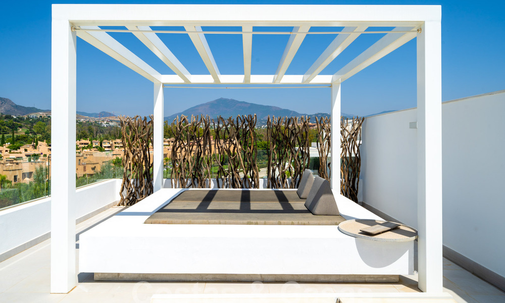 Modern design penthouse met ruime terrassen te koop op de New Golden Mile tussen Marbella en Estepona 58803