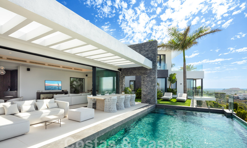 Prestigieuze, moderne luxevilla te koop met adembenemend zeezicht in een gated community in Marbella - Benahavis 58717