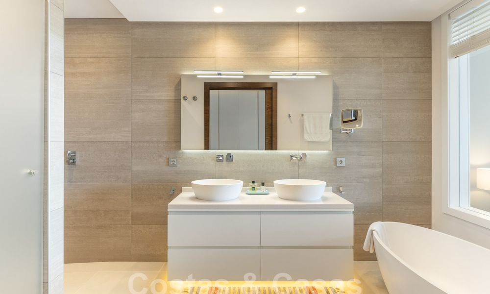 Ruim modern penthouse te koop met prachtig zeezicht in het exclusieve Sierra Blanca, Golden Mile, Marbella 58739