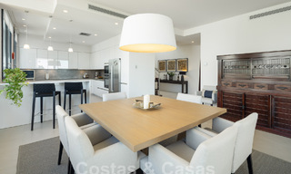 Ruim modern penthouse te koop met prachtig zeezicht in het exclusieve Sierra Blanca, Golden Mile, Marbella 58742 