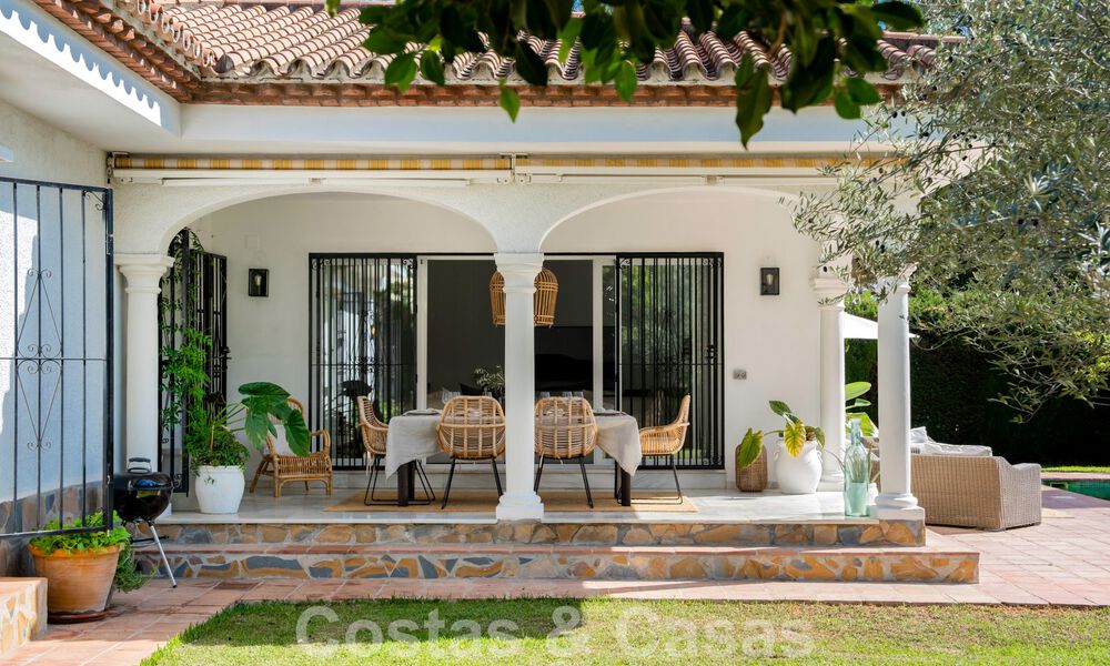 Traditionele gelijkvloerse villa te koop, beachside op de New Golden Mile, Marbella - Estepona 58883