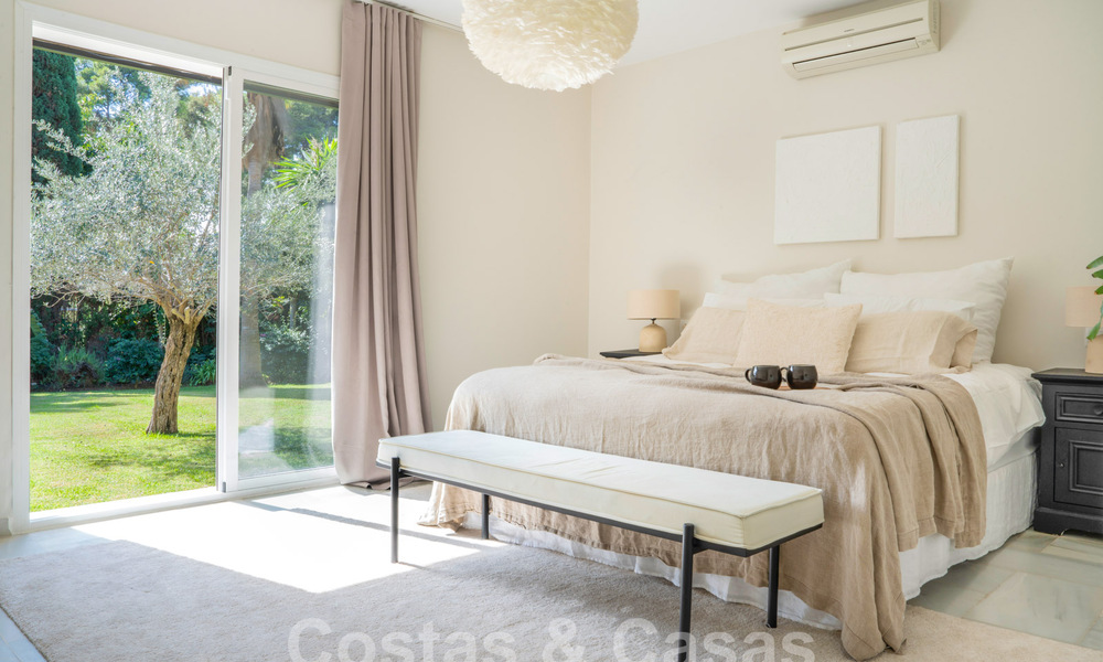 Traditionele gelijkvloerse villa te koop, beachside op de New Golden Mile, Marbella - Estepona 58887
