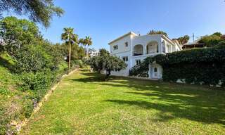 Spaanse villa te koop met grote tuin dicht bij voorzieningen in Oost-Marbella 58910 