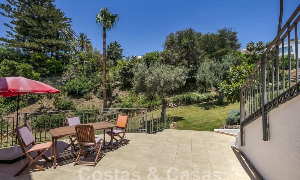 Spaanse villa te koop met grote tuin dicht bij voorzieningen in Oost-Marbella 58918
