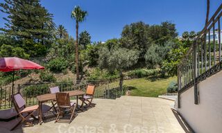 Spaanse villa te koop met grote tuin dicht bij voorzieningen in Oost-Marbella 58918 
