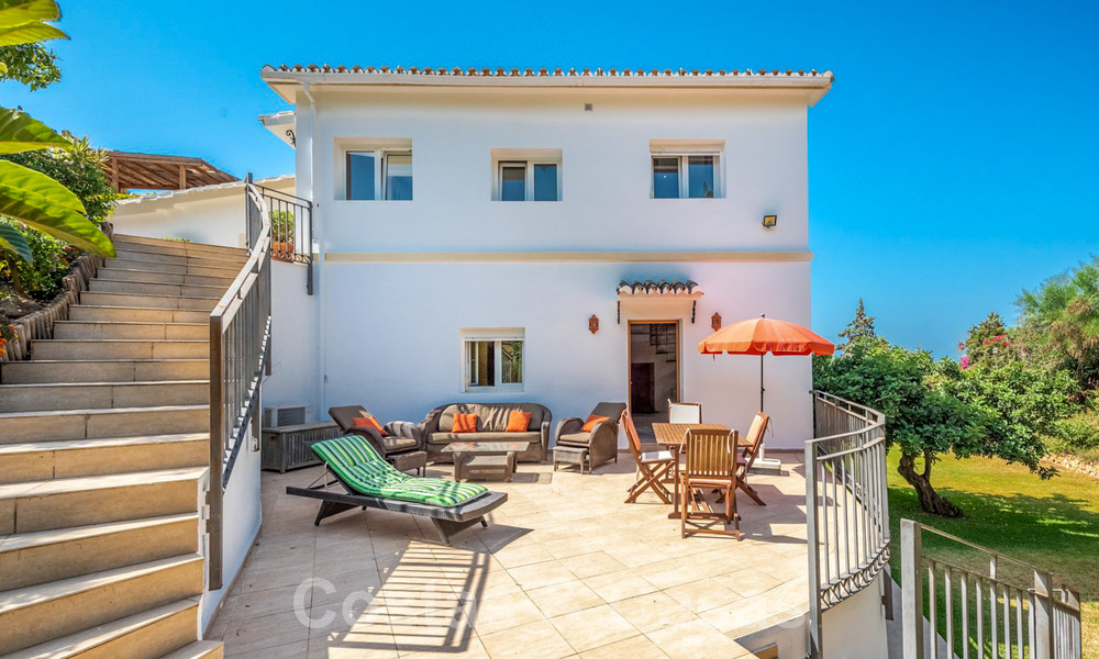 Spaanse villa te koop met grote tuin dicht bij voorzieningen in Oost-Marbella 58928