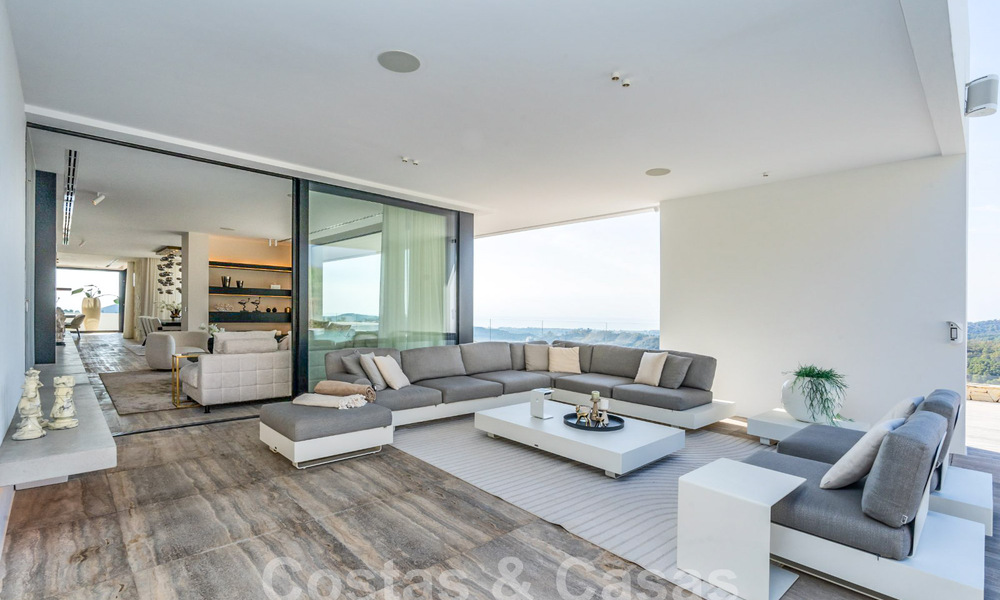 Moderne luxevilla te koop met zeezicht in een gated community omgeven door natuur in Marbella - Benahavis 59220