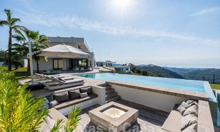 Moderne luxevilla te koop met zeezicht in een gated community omgeven door natuur in Marbella - Benahavis 59225 