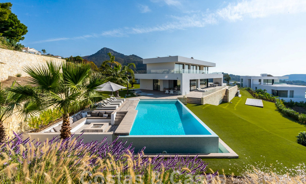 Moderne luxevilla te koop met zeezicht in een gated community omgeven door natuur in Marbella - Benahavis 59228