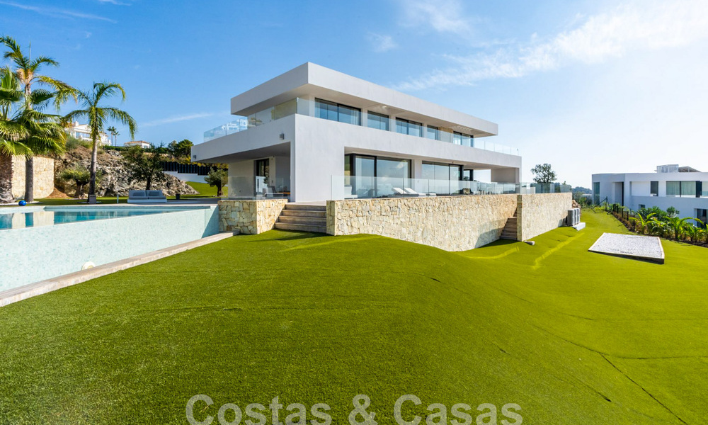 Moderne luxevilla te koop met zeezicht in een gated community omgeven door natuur in Marbella - Benahavis 59230