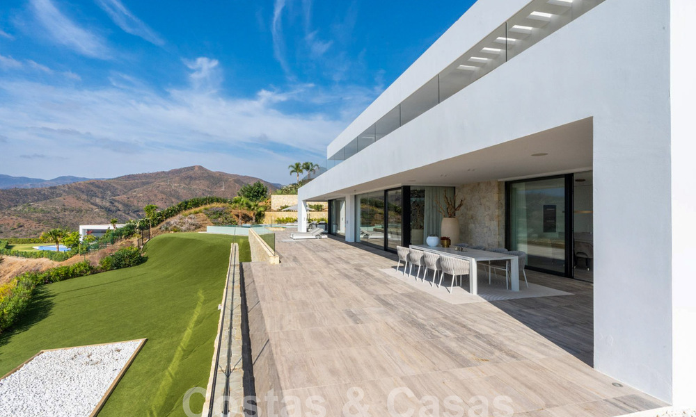 Moderne luxevilla te koop met zeezicht in een gated community omgeven door natuur in Marbella - Benahavis 59234