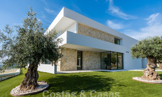 Moderne luxevilla te koop met zeezicht in een gated community omgeven door natuur in Marbella - Benahavis 59236 