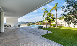 Moderne luxevilla te koop met zeezicht in een gated community omgeven door natuur in Marbella - Benahavis 59239 