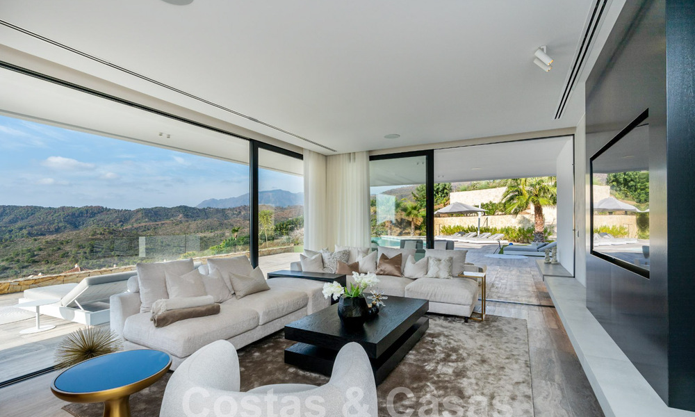 Moderne luxevilla te koop met zeezicht in een gated community omgeven door natuur in Marbella - Benahavis 59250