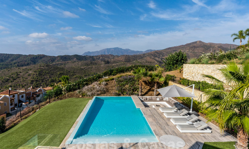 Moderne luxevilla te koop met zeezicht in een gated community omgeven door natuur in Marbella - Benahavis 59261