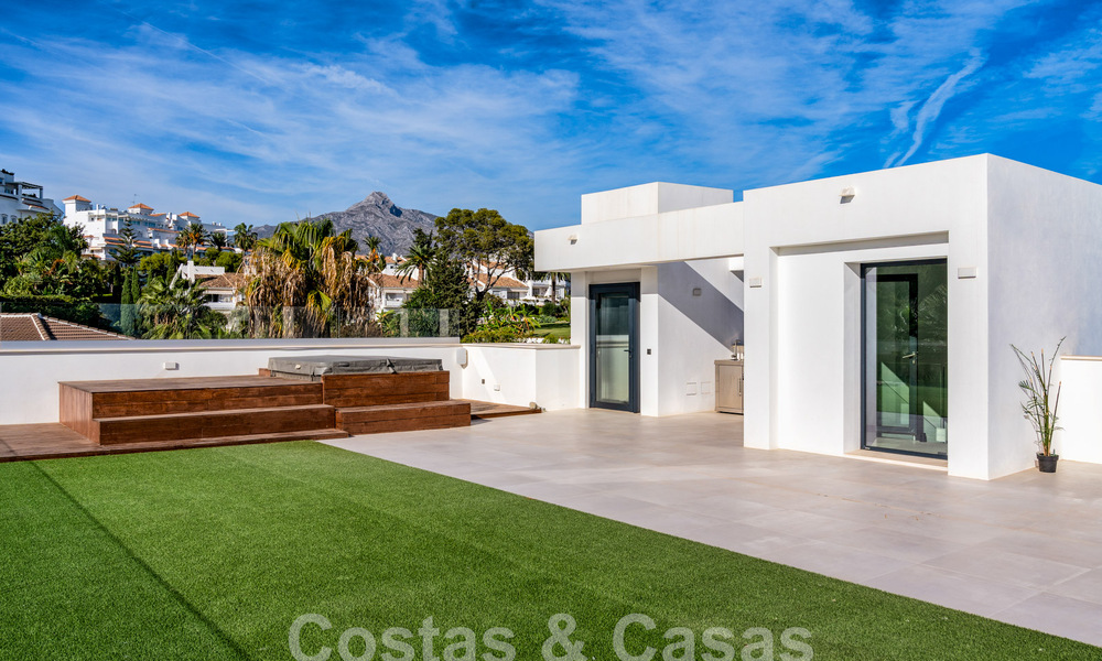 Moderne luxevilla te koop in een eigentijds bouwstijl, op loopafstand van Puerto Banus, Marbella 59594