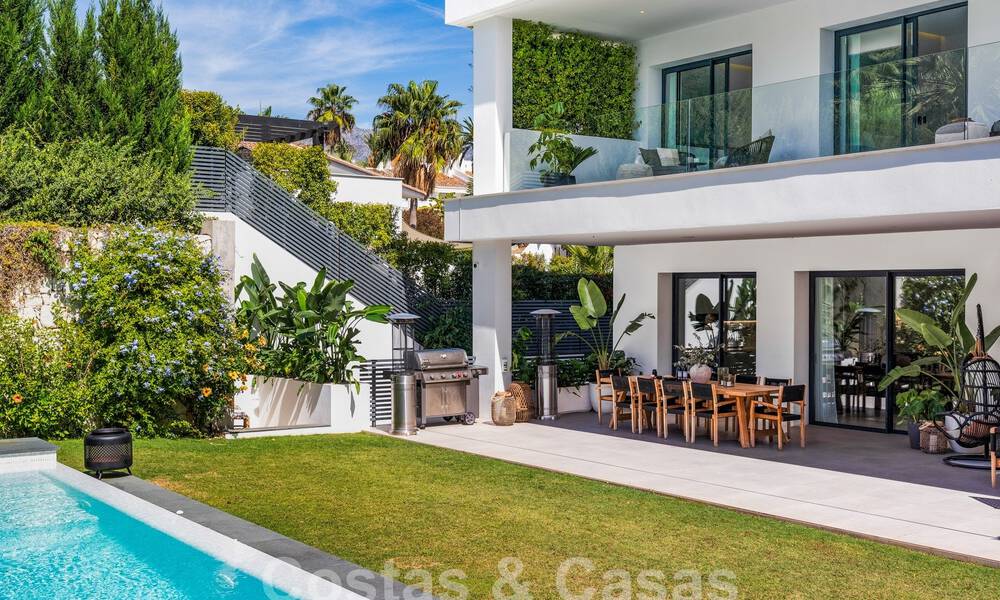 Moderne luxevilla te koop in een eigentijds bouwstijl, op loopafstand van Puerto Banus, Marbella 59596