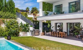 Moderne luxevilla te koop in een eigentijds bouwstijl, op loopafstand van Puerto Banus, Marbella 59596 