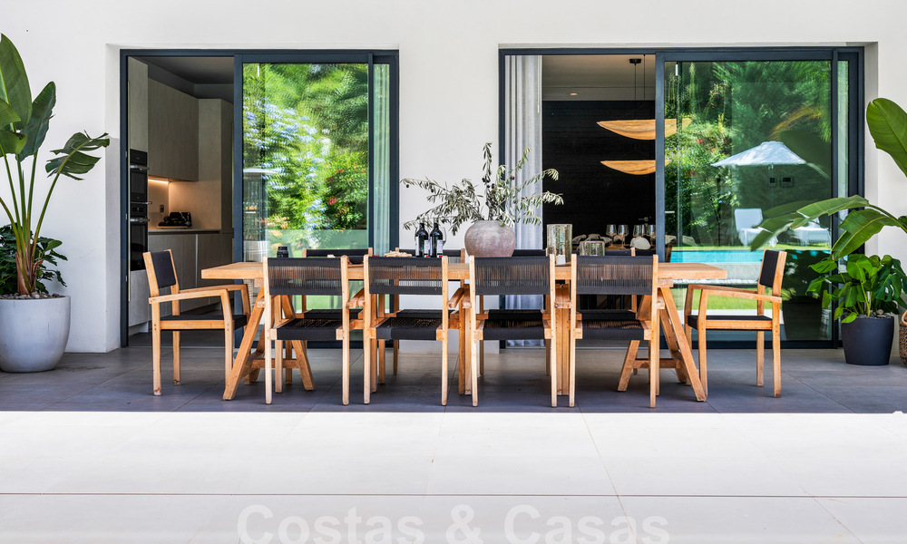 Moderne luxevilla te koop in een eigentijds bouwstijl, op loopafstand van Puerto Banus, Marbella 59601