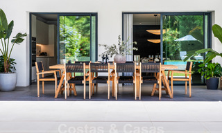 Moderne luxevilla te koop in een eigentijds bouwstijl, op loopafstand van Puerto Banus, Marbella 59601 