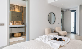 Moderne luxevilla te koop in een eigentijds bouwstijl, op loopafstand van Puerto Banus, Marbella 59609 