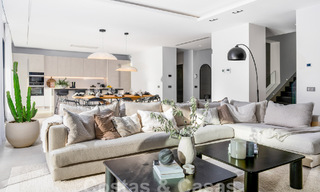 Moderne luxevilla te koop in een eigentijds bouwstijl, op loopafstand van Puerto Banus, Marbella 59612 