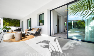 Moderne luxevilla te koop in een eigentijds bouwstijl, op loopafstand van Puerto Banus, Marbella 59620 