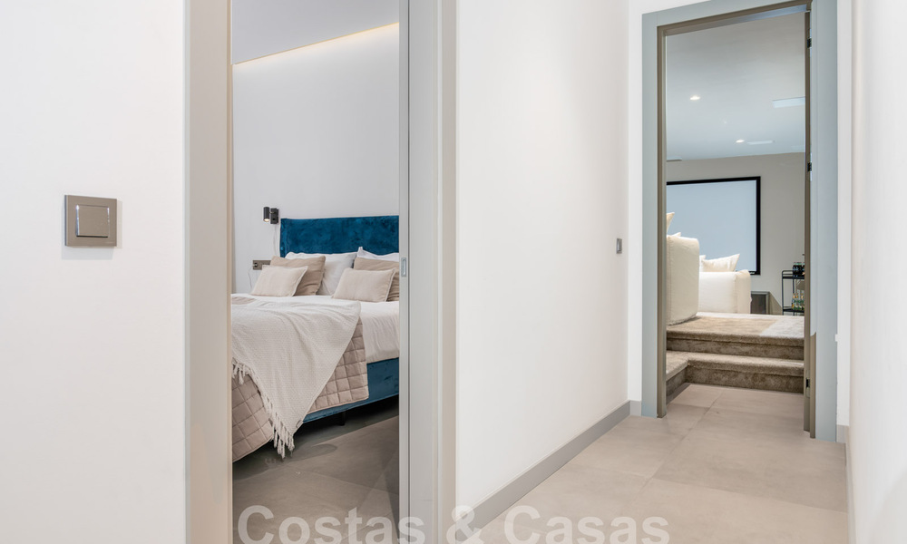 Moderne luxevilla te koop in een eigentijds bouwstijl, op loopafstand van Puerto Banus, Marbella 59629